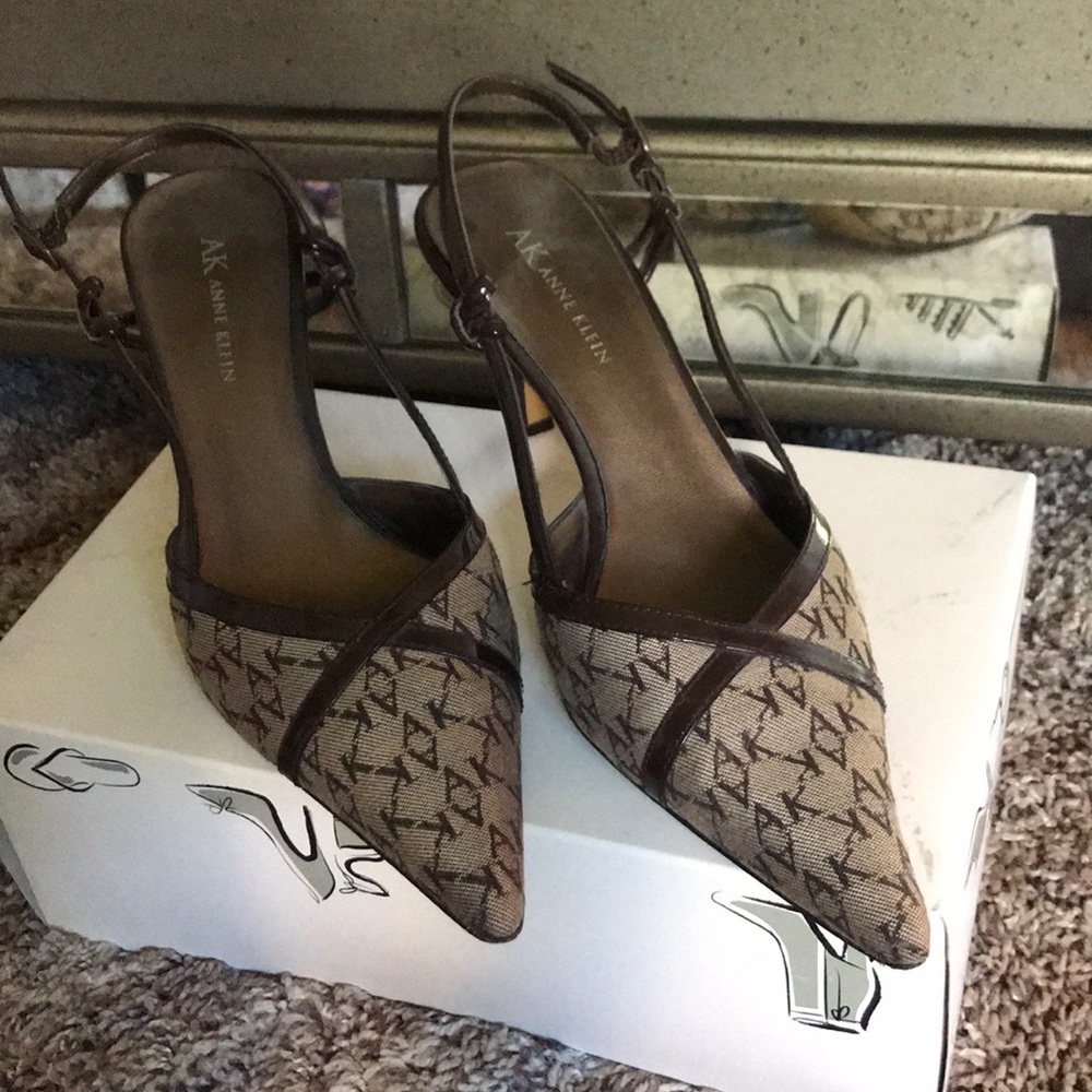Brown Anne Klein Heels in good condition.